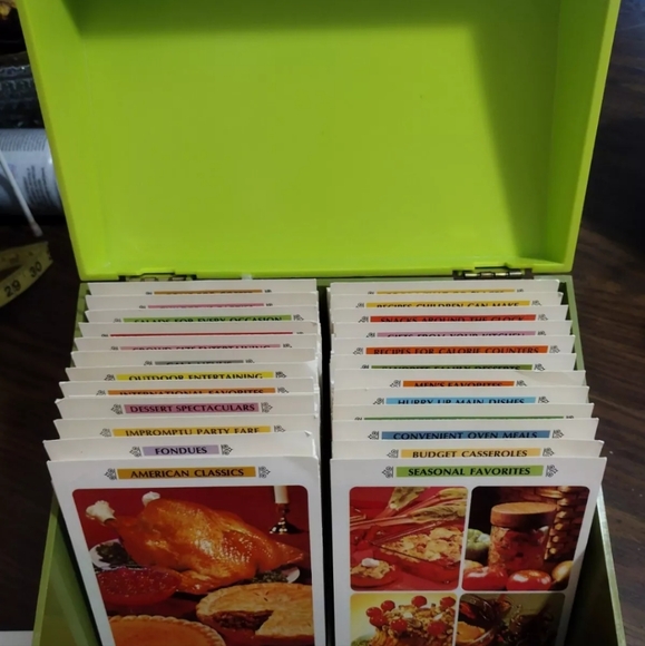 Vintage 1971 Betty Crocker recipe library - Picture 2 of 8